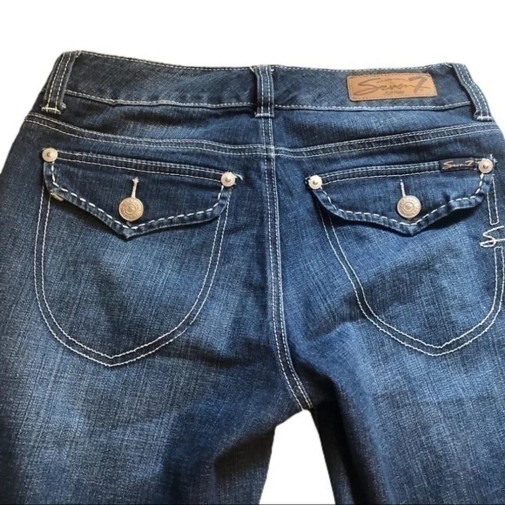 7 Bermuda Shorts - Picture 3 of 5